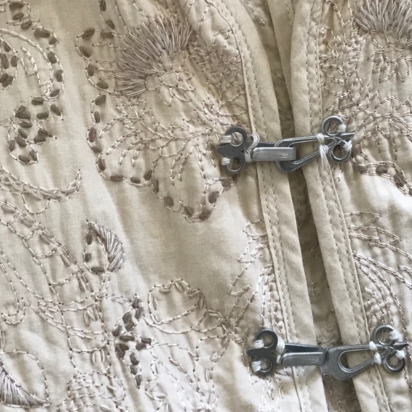 Tahari blazer - Picture 6 of 9